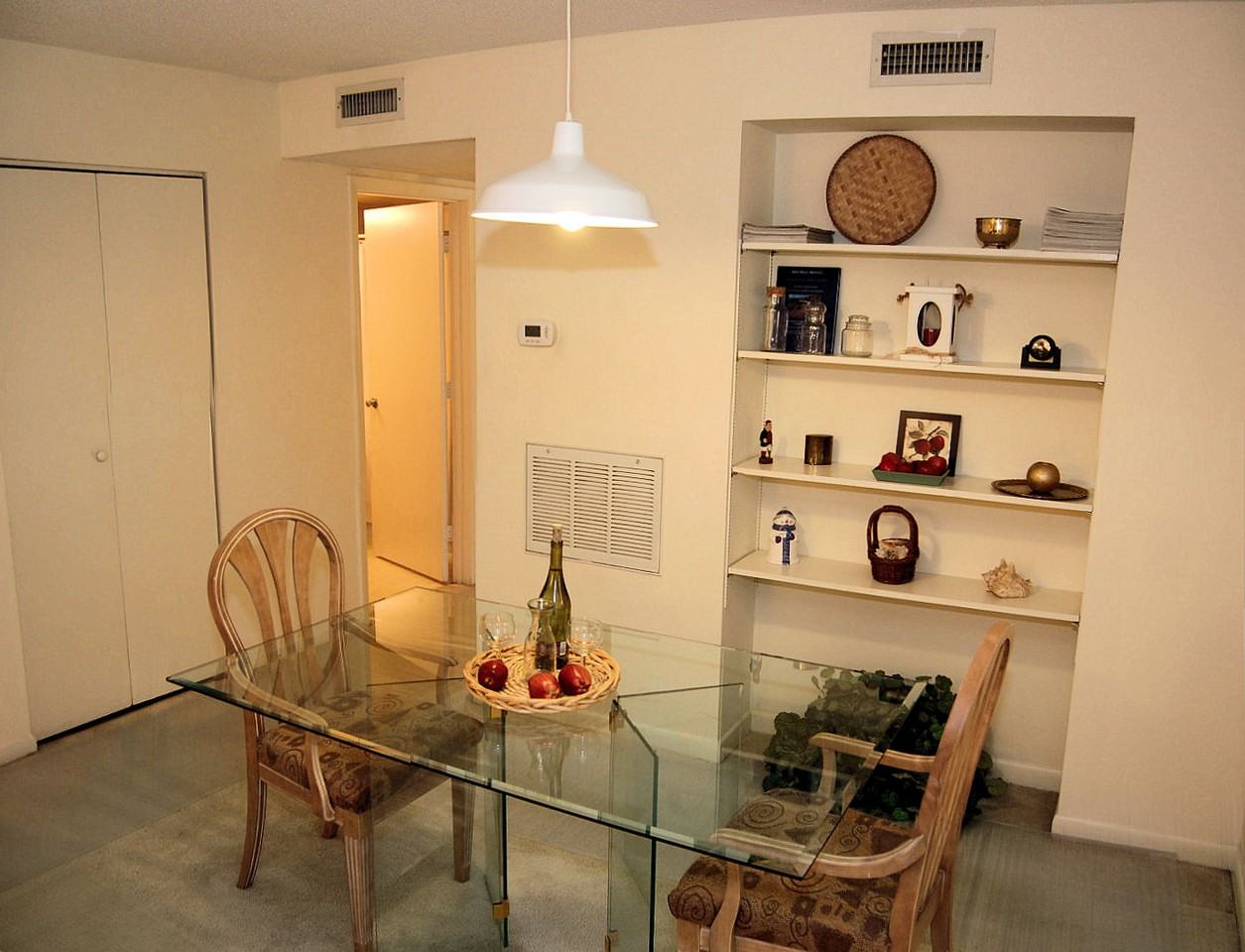 607 Montclair Dr - Photo 4 of 15