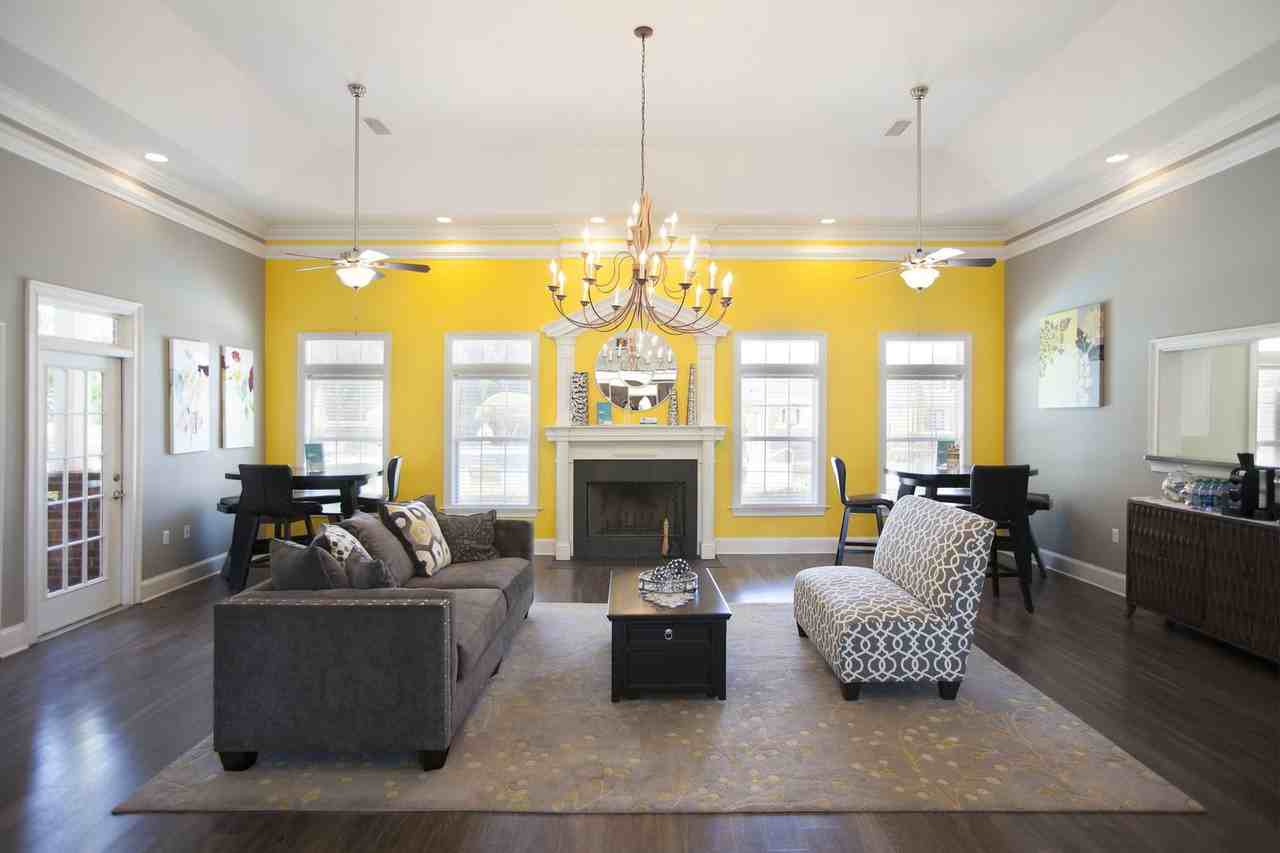 1035 Alexander Dr - Photo 2 of 13