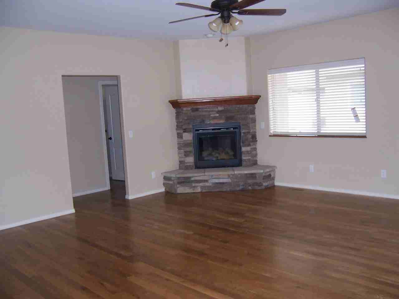 1238 Peppertree Dr - Photo 2 of 4