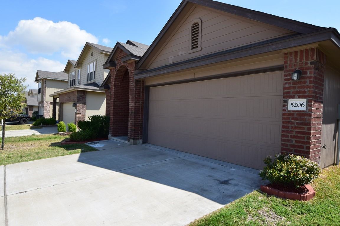 5206 Lions Gate Ln - Photo 5 of 23