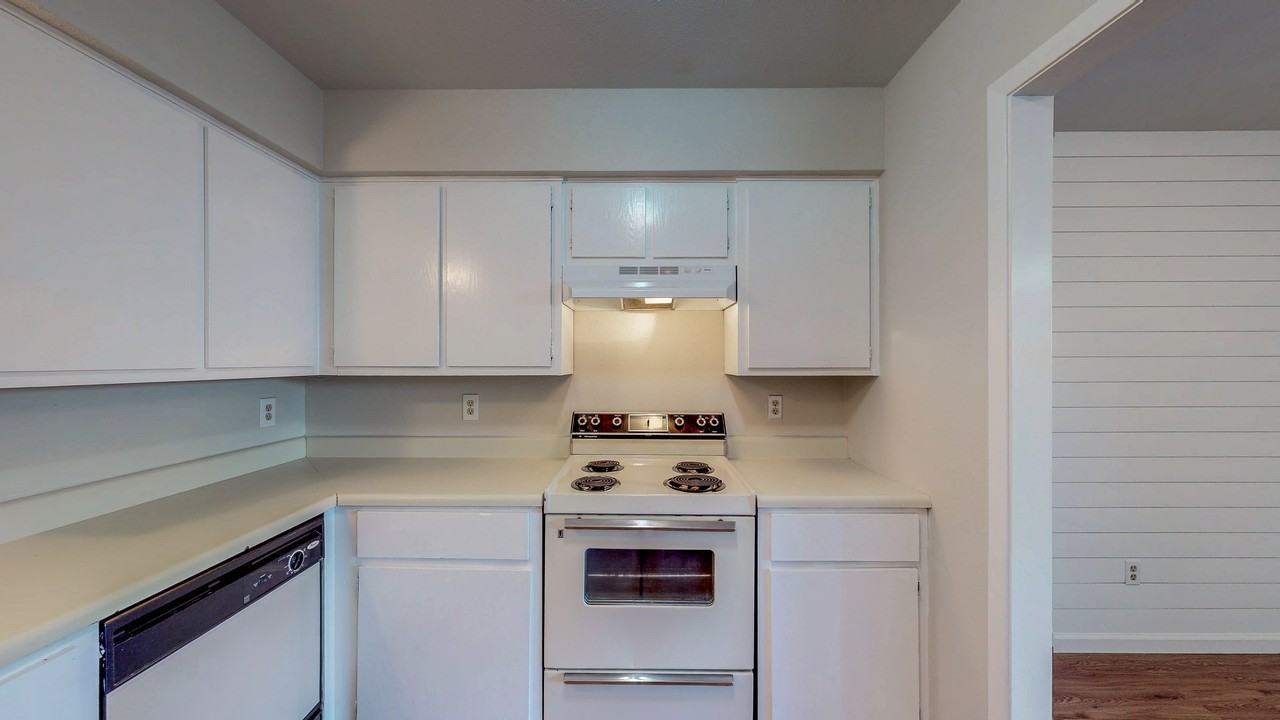 2803 Longmire Dr - Photo 4 of 32