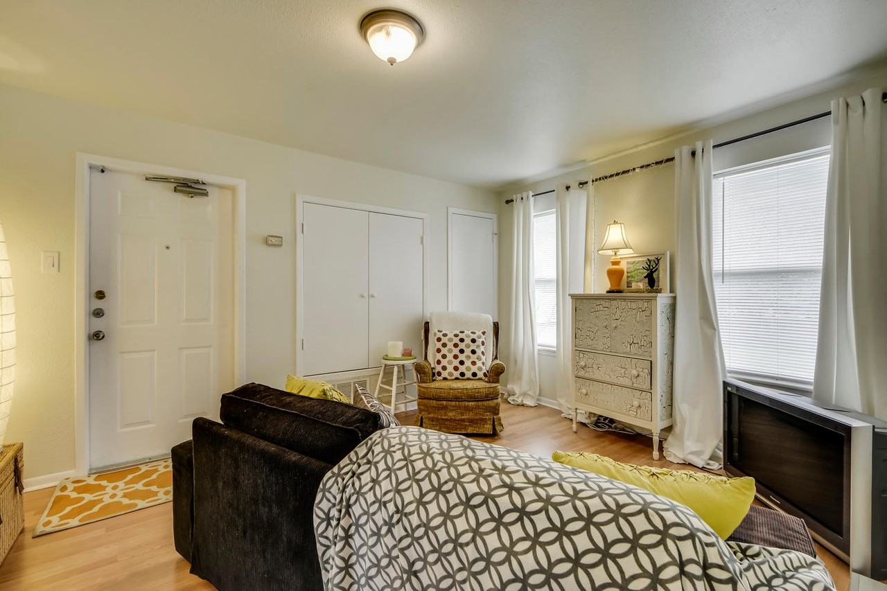 1308 S. Pine Street - Photo 4 of 24