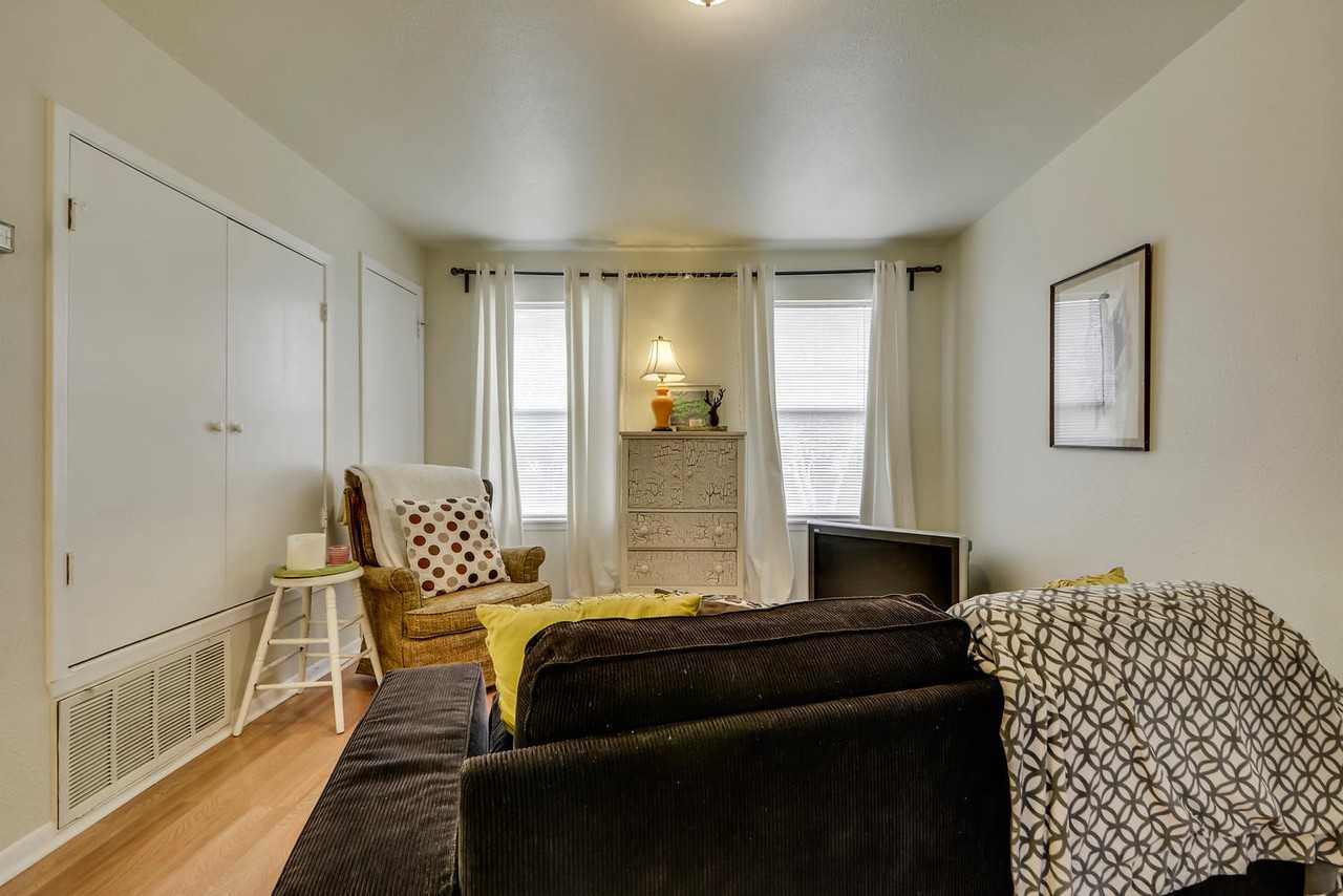 1308 S. Pine Street - Photo 5 of 24