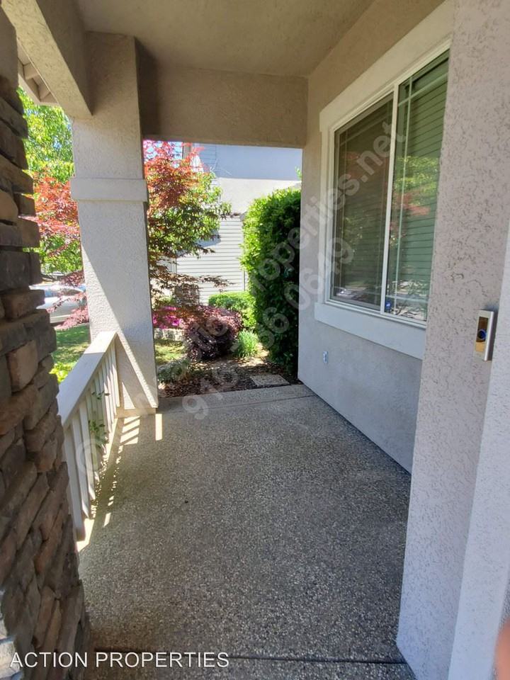 6796 Copper Glen Cir - Photo 3 of 43