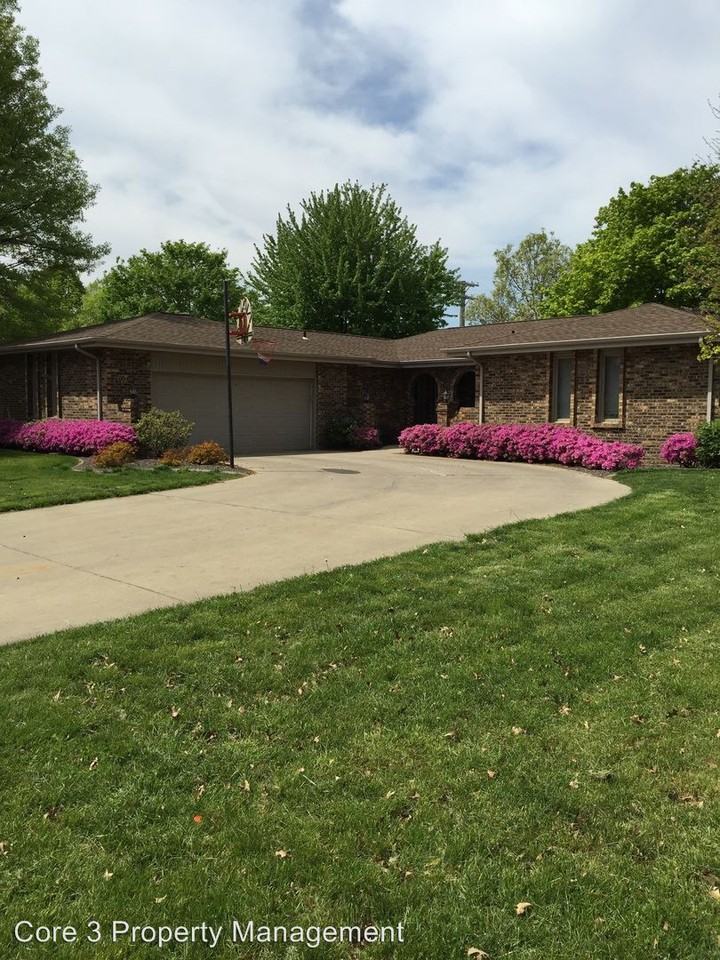 2903 Interlacken Dr - Photo 2 of 10