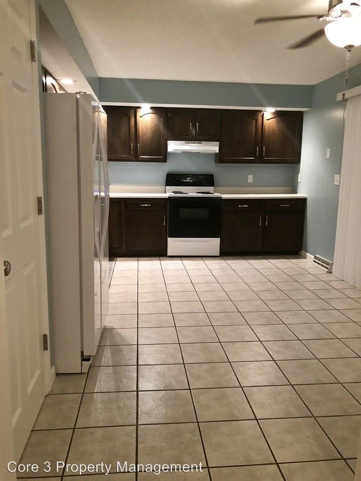 2903 Interlacken Dr - Photo 3 of 10