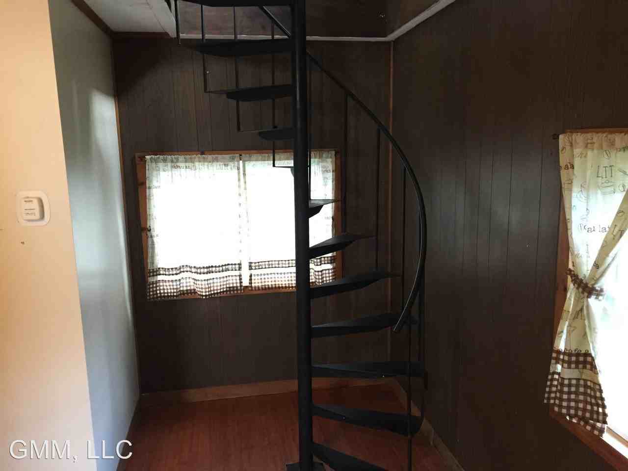 734 Elmore Street - Photo 3 of 6