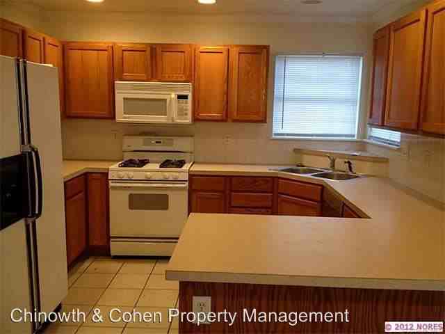 1127 Marina Dr - Photo 3 of 8