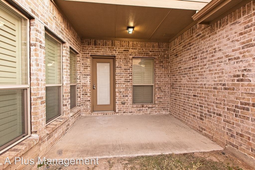 6790 Cortona Ln - Photo 3 of 36