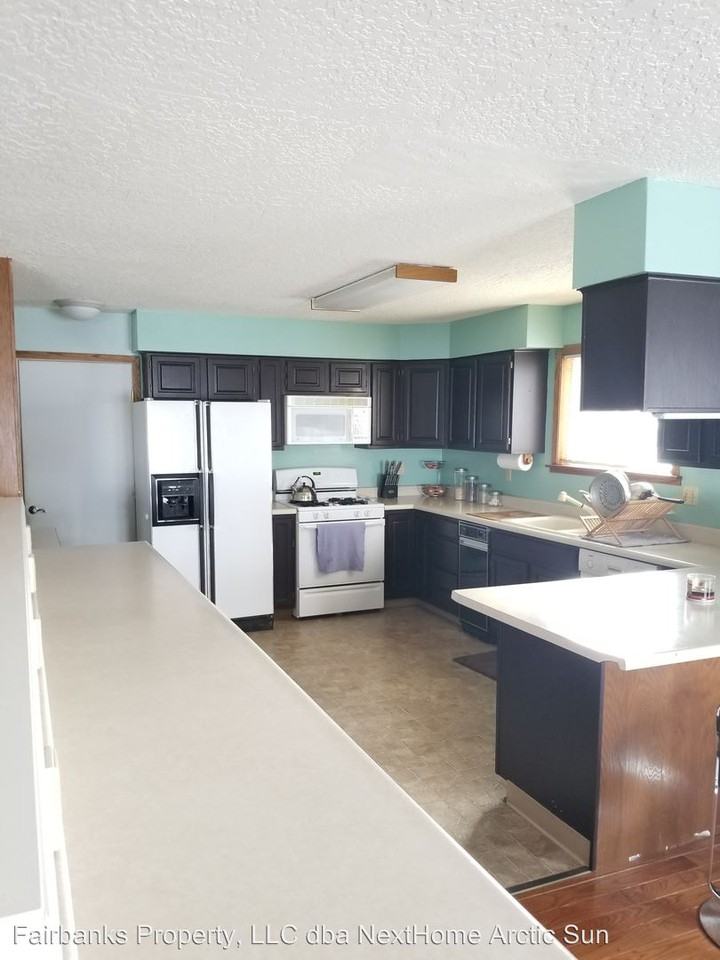 523 Slater Dr - Photo 2 of 17