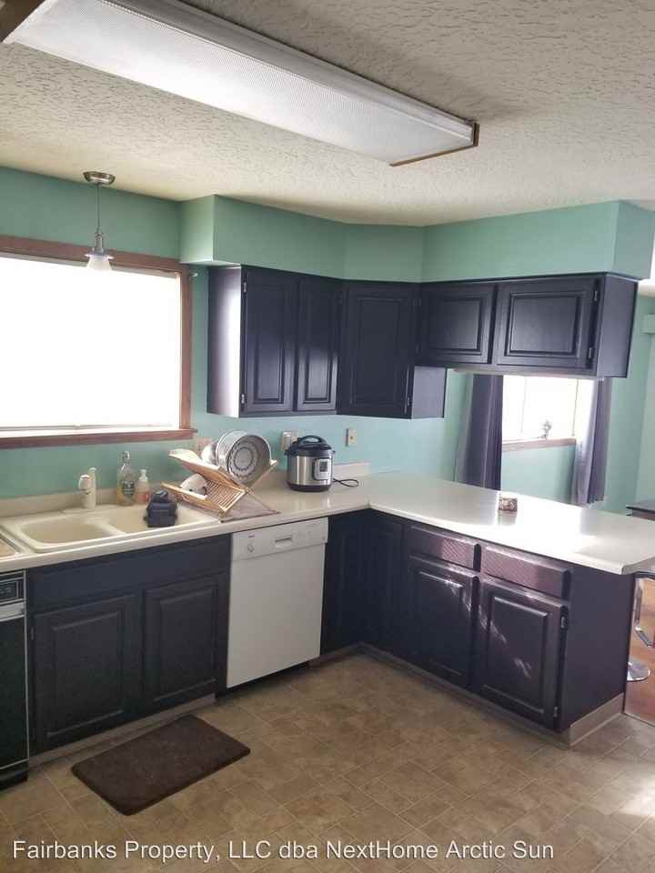 523 Slater Dr - Photo 3 of 17