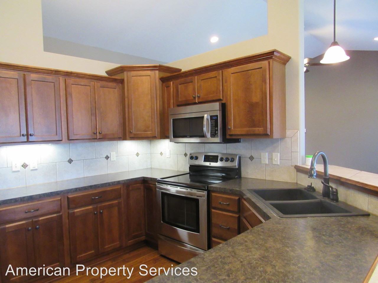 1025 Lobdell Dr - Photo 2 of 16