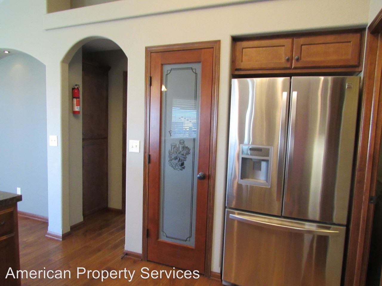 1025 Lobdell Dr - Photo 3 of 16