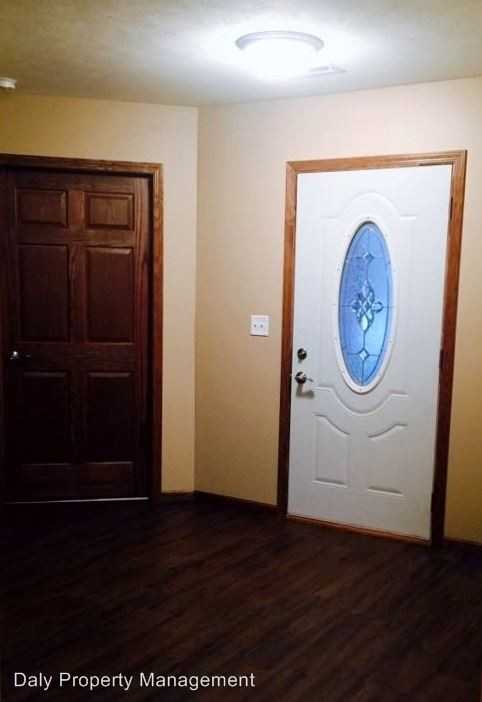 611 Hall St - Photo 3 of 24