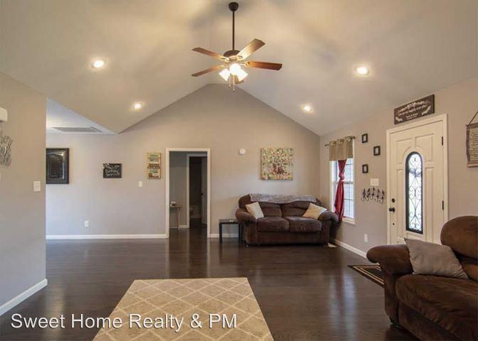 260 Valley Green Dr - Photo 3 of 15