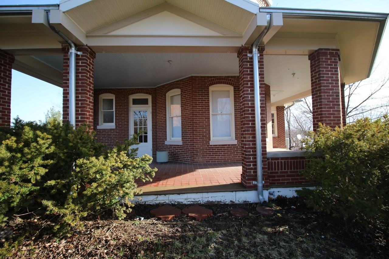 111 Wall St - Photo 2 of 11