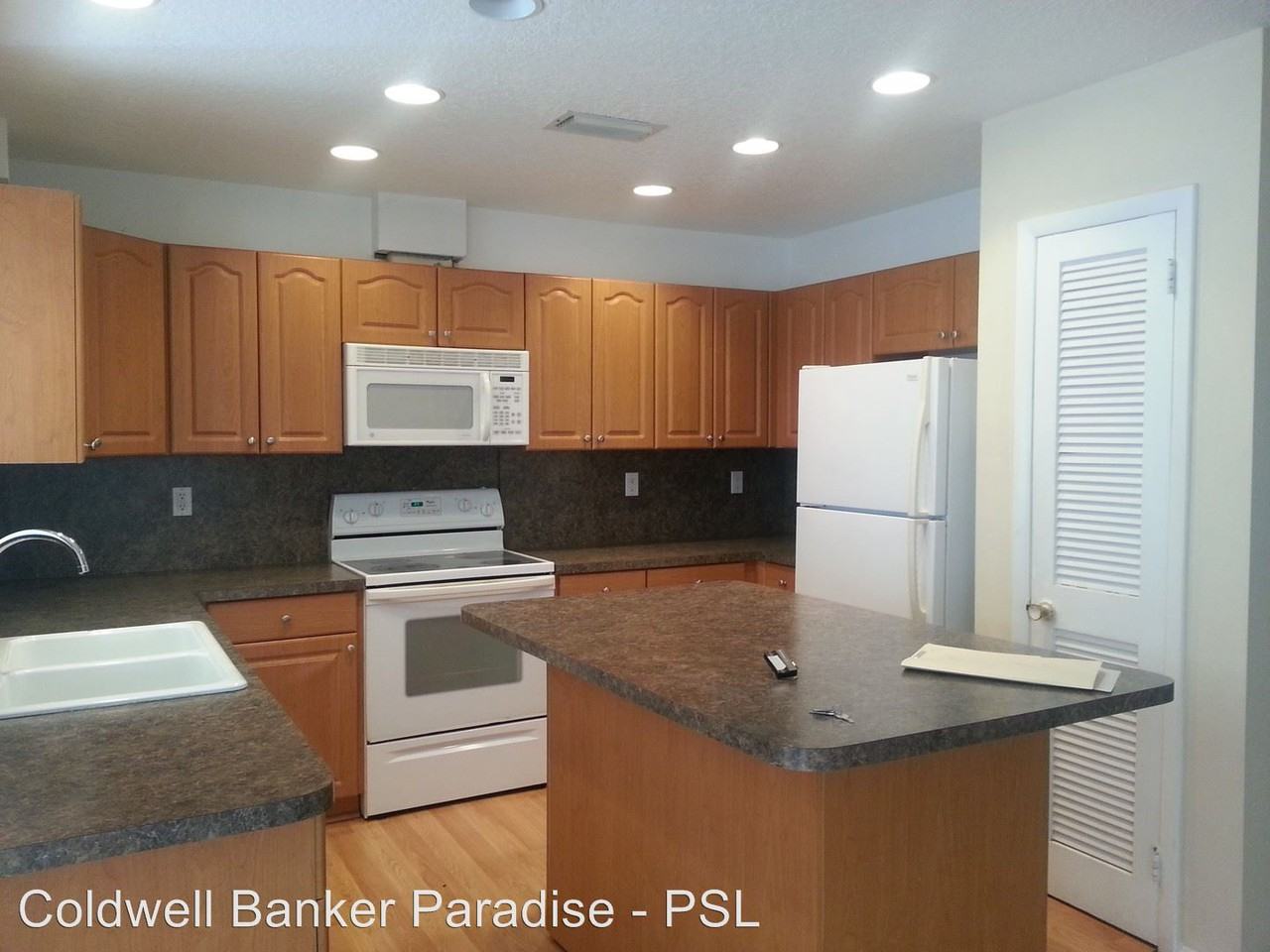 285 NE Floresta Dr - Photo 2 of 7
