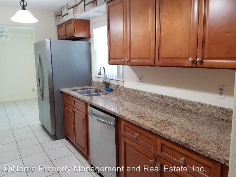 107 Wimbledon Ct - Photo 3 of 14