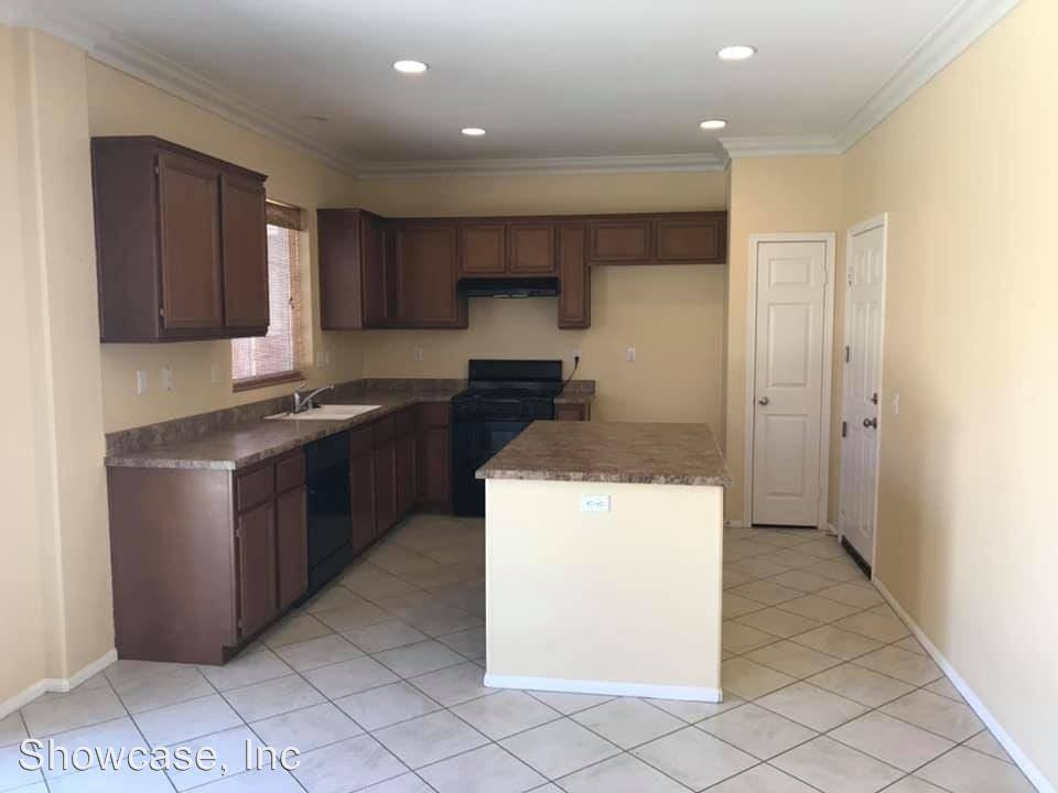 1374 Fleet St - Photo 2 of 13