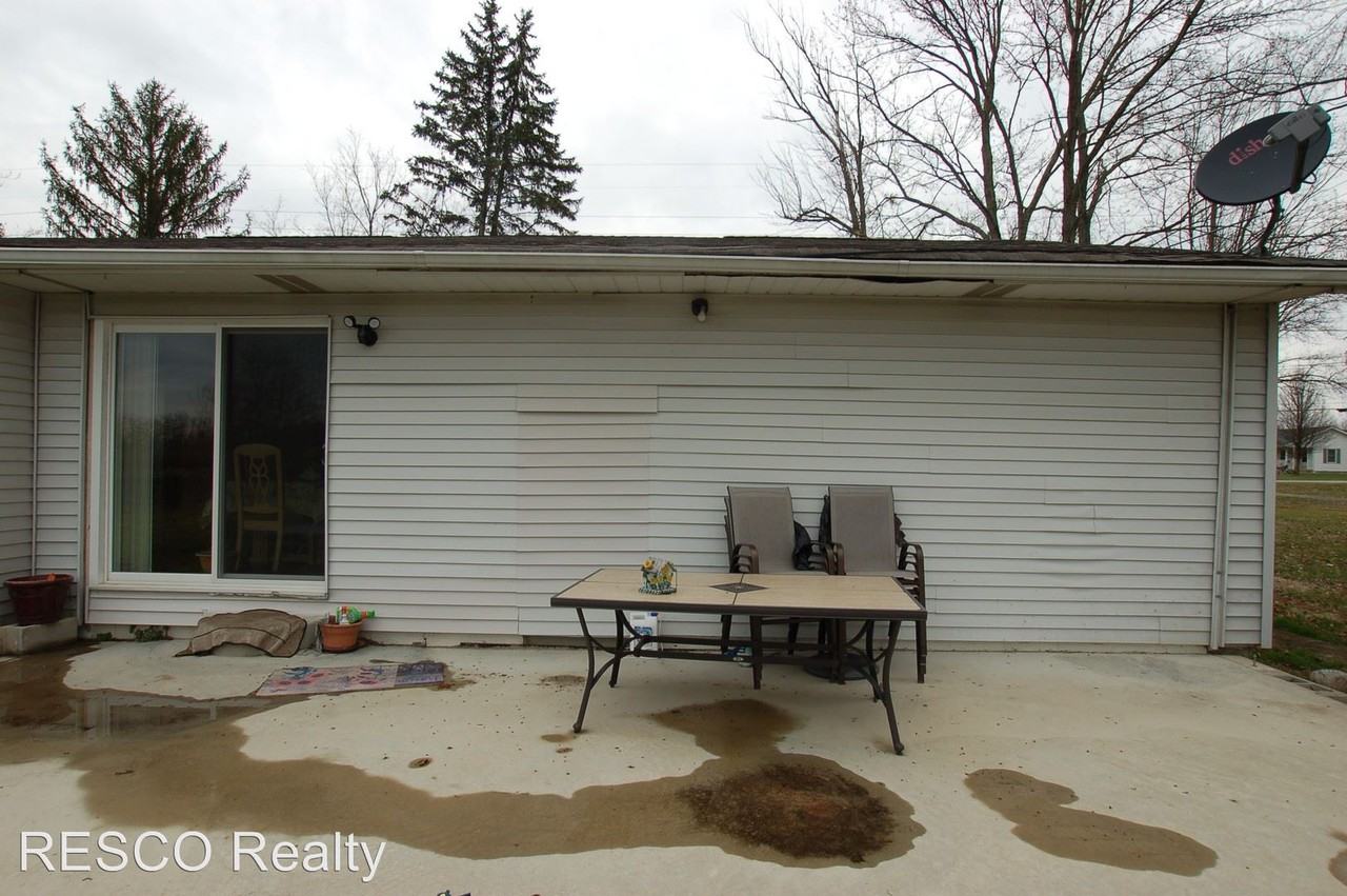 364 Shanahan Rd - Photo 2 of 10