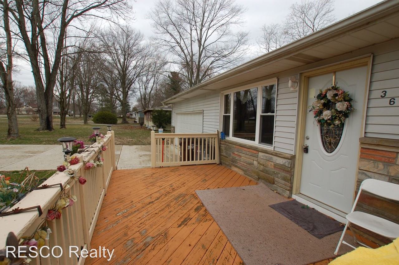 364 Shanahan Rd - Photo 3 of 10