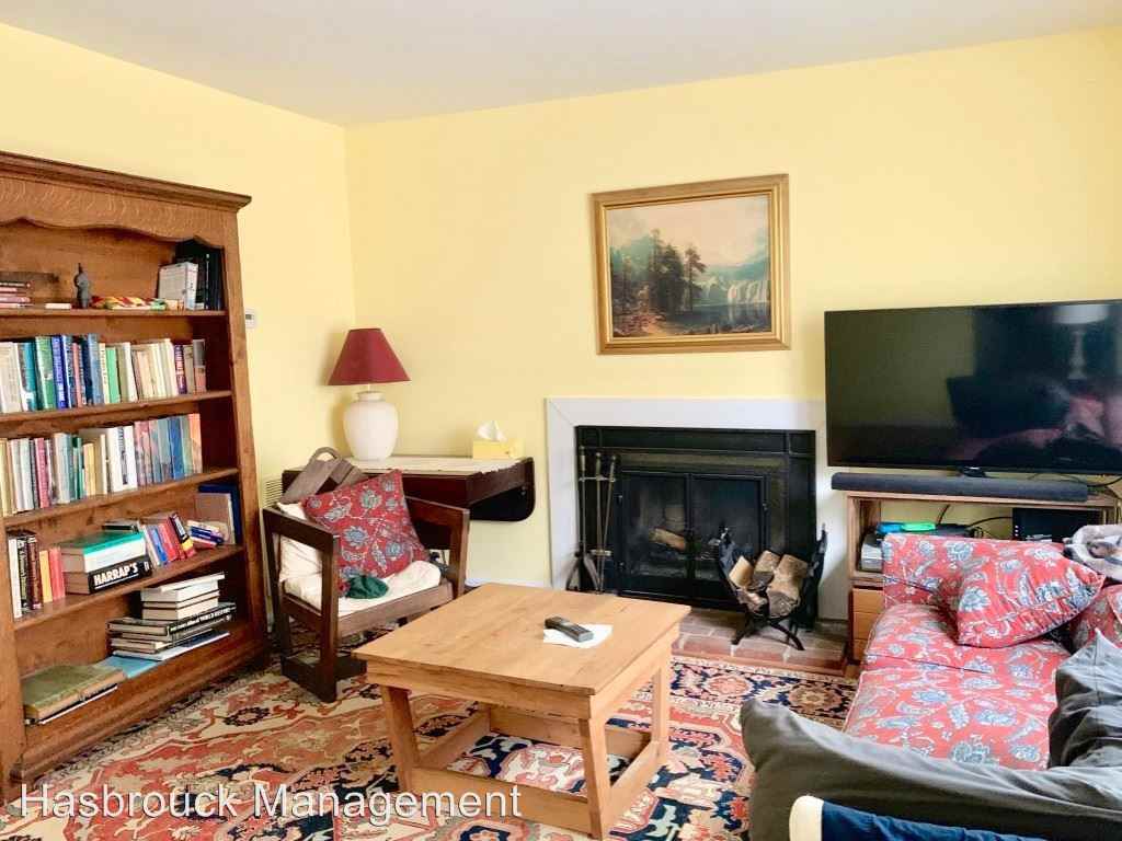 2045 Commonwealth Dr - Photo 2 of 6