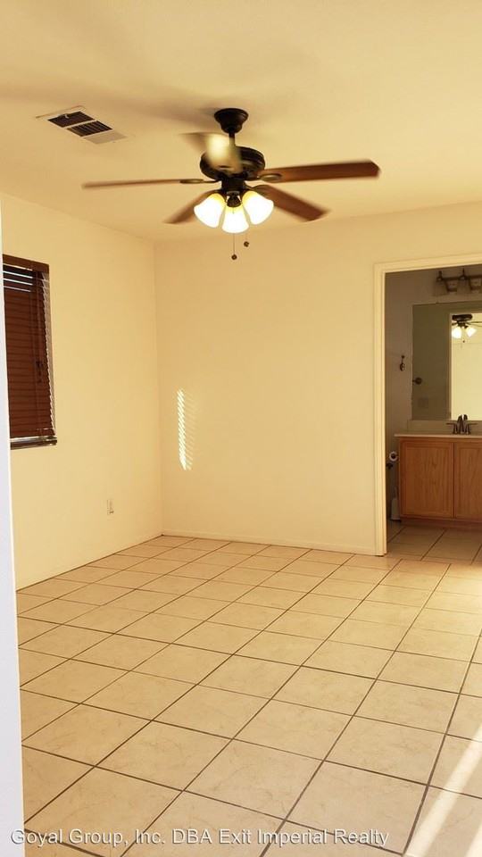 1127 Acorn Ct - Photo 3 of 8