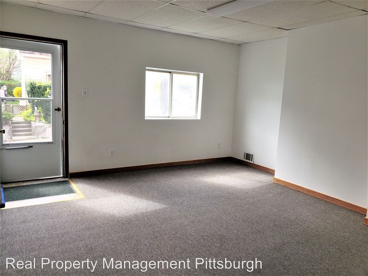 12 Leslie St - Photo 2 of 16