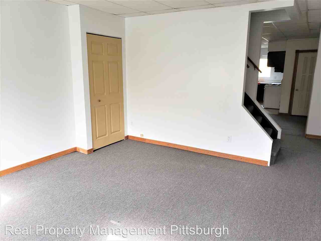 12 Leslie St - Photo 3 of 16