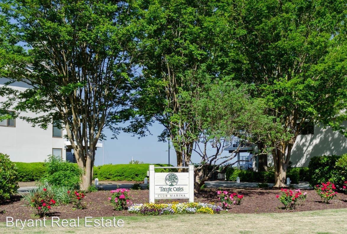 5414 Marina Club Dr - Photo 2 of 44