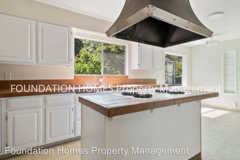 121 Du Bois St - Photo 3 of 17