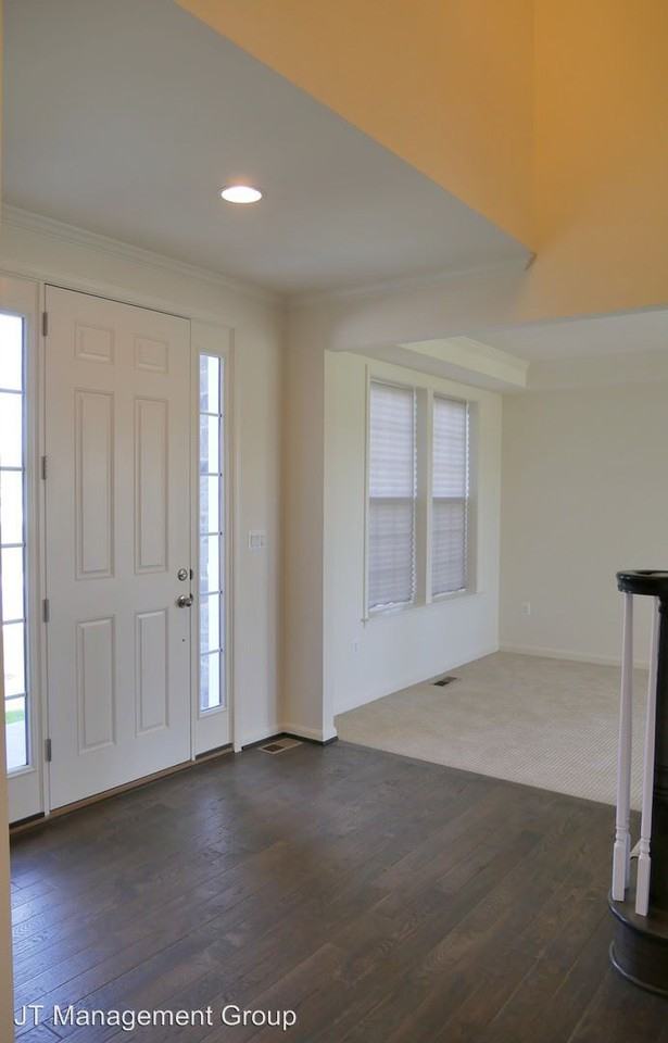 706 Mcguire Cir - Photo 2 of 50