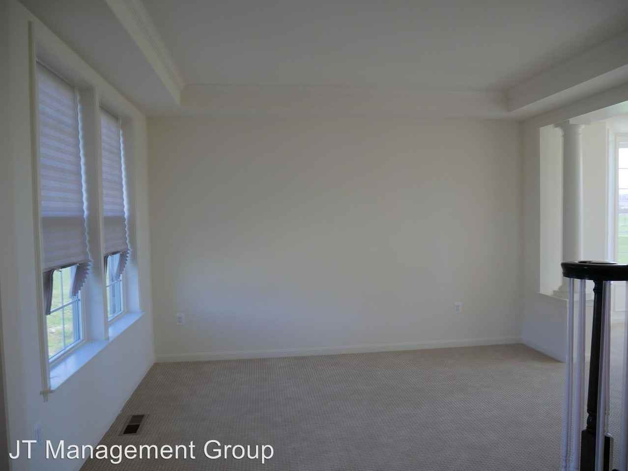 706 Mcguire Cir - Photo 3 of 50