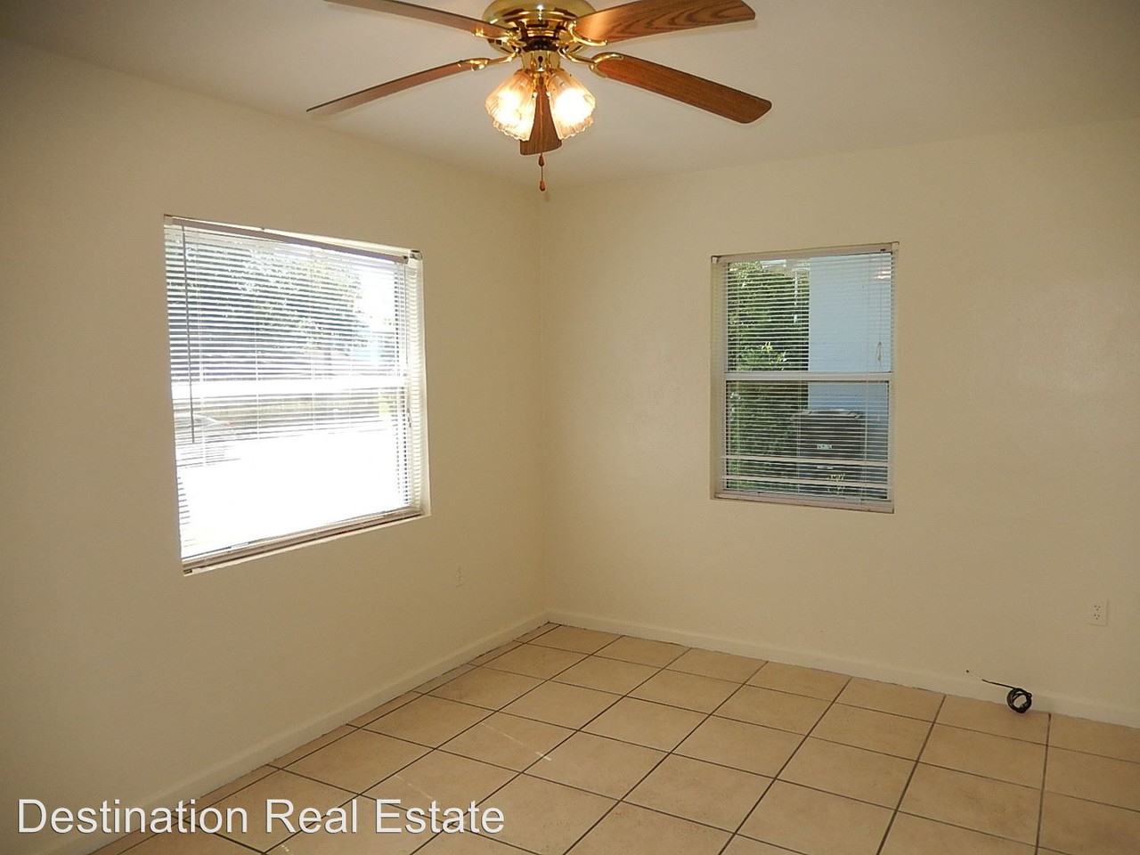 1444 Hudson St #2 - Photo 3 of 12