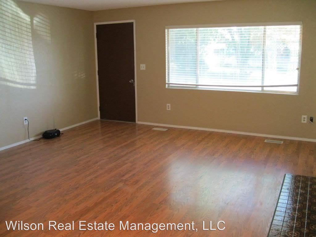 106 Palmer Dr - Photo 2 of 14