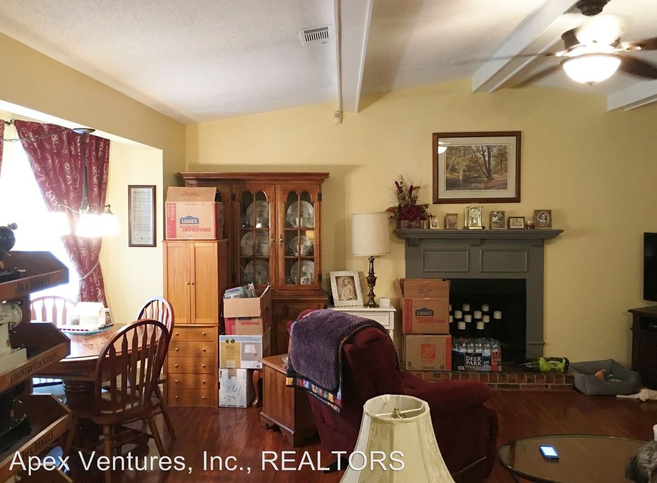 936 Patio Dr - Photo 2 of 12