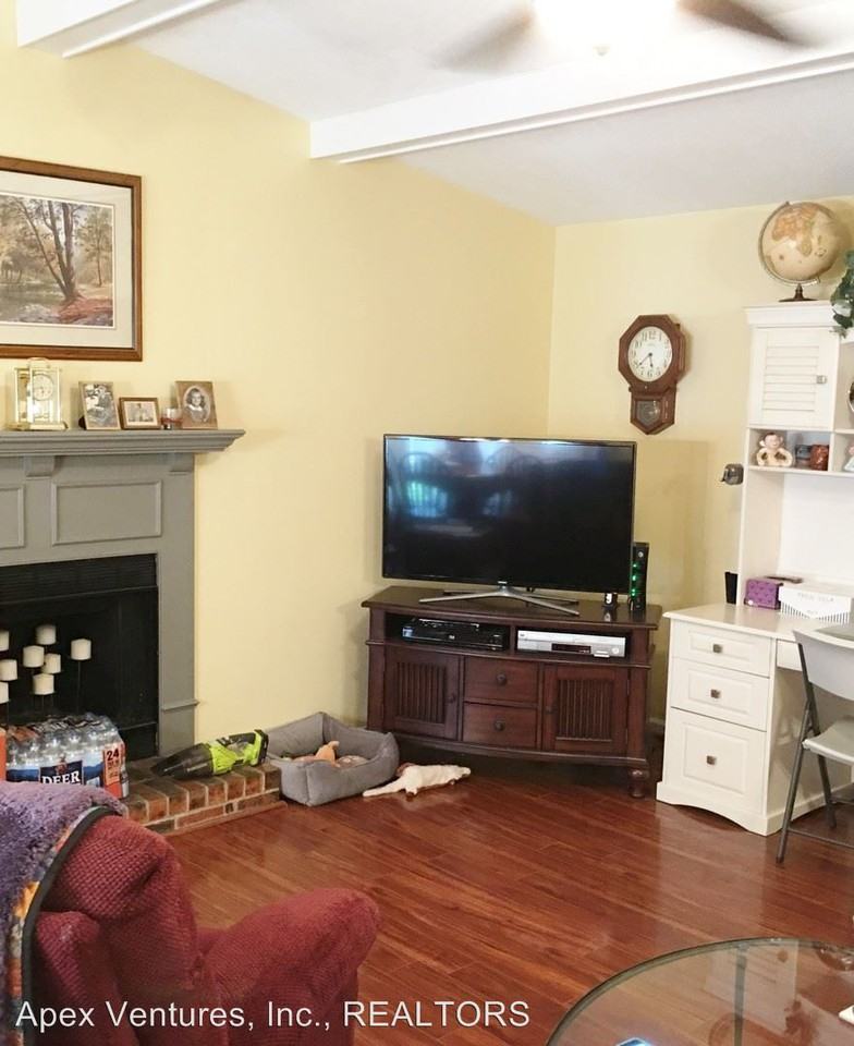 936 Patio Dr - Photo 3 of 12