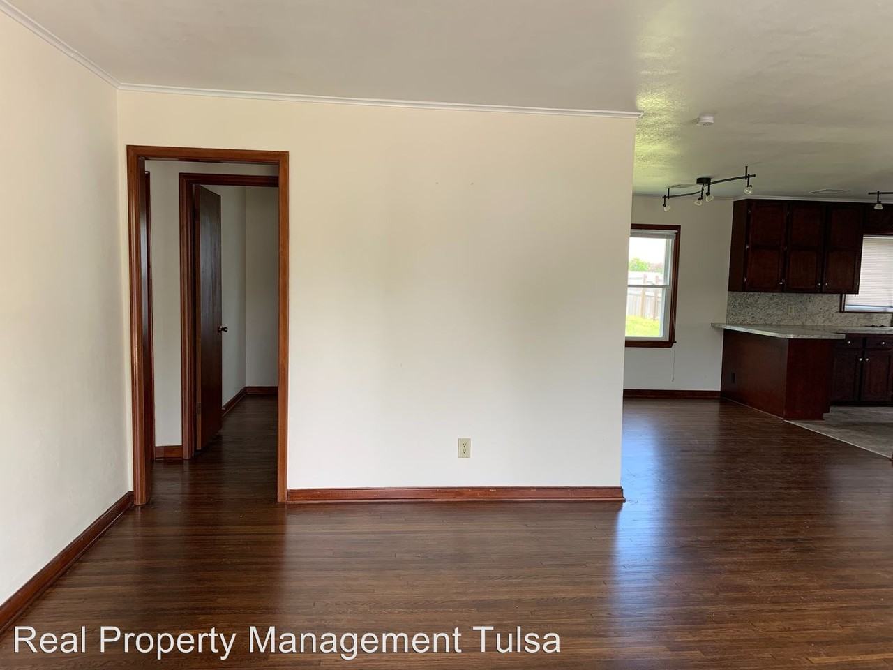 824 N Hudson Ave - Photo 2 of 12