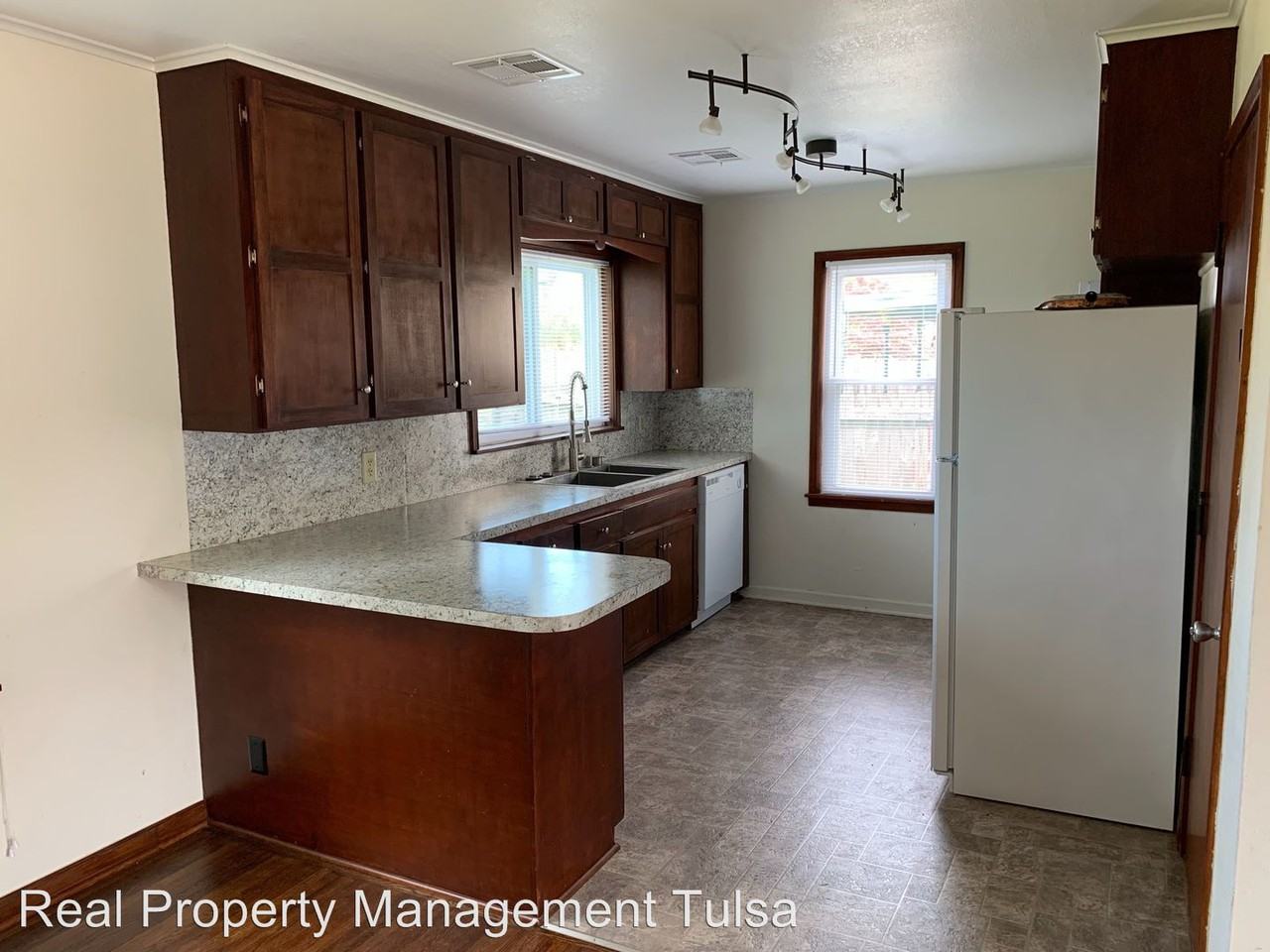 824 N Hudson Ave - Photo 3 of 12