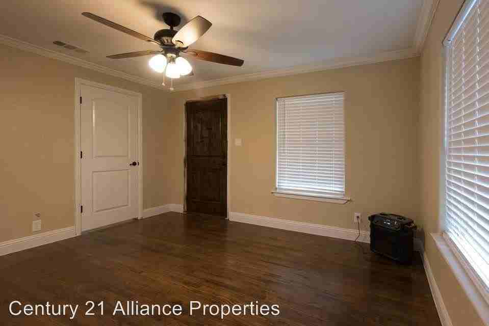 604 Blevins St - Photo 3 of 17