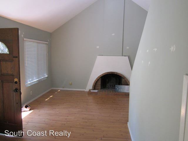 737 Calle De Los Amigos - Photo 2 of 8