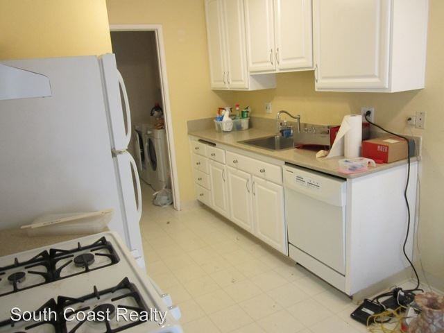 737 Calle De Los Amigos - Photo 3 of 8