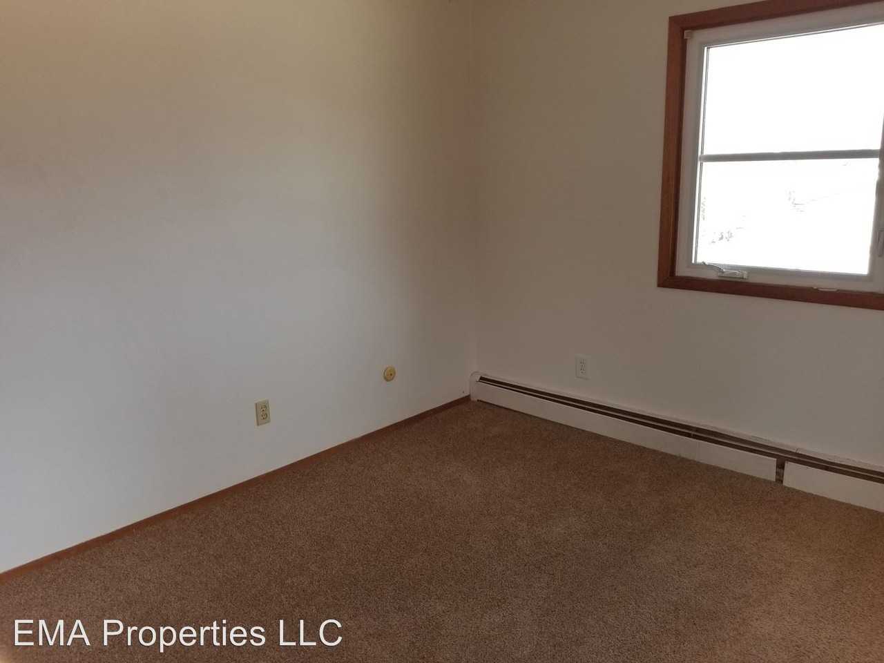 1031 W. Clark Street - Photo 2 of 10