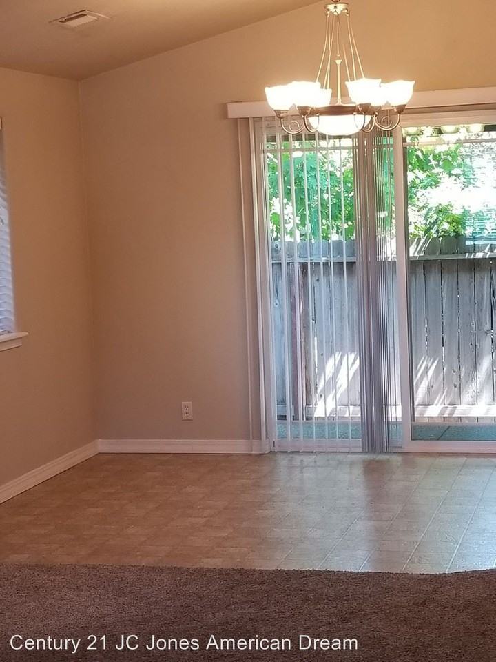 1685 George Tweed Blvd - Photo 2 of 10