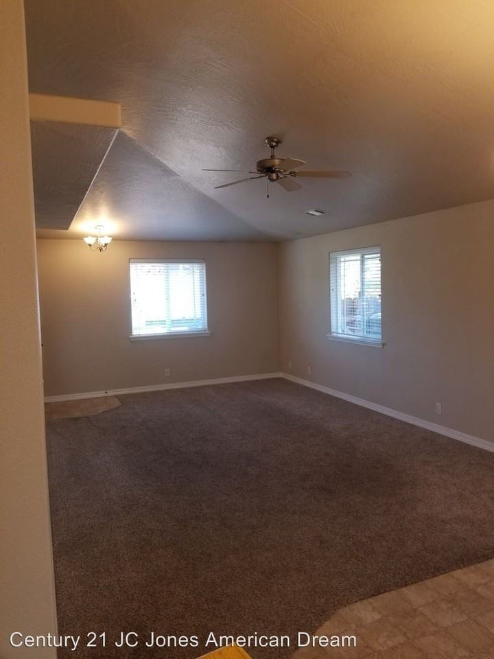 1685 George Tweed Blvd - Photo 3 of 10