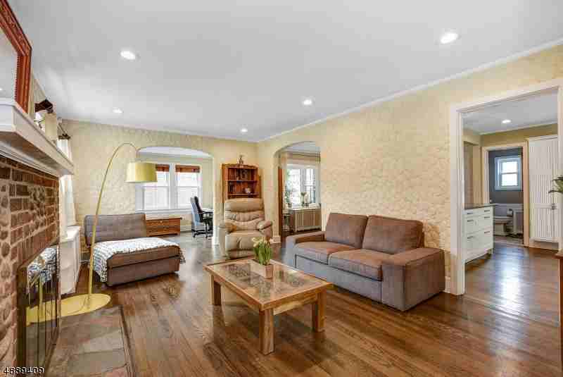 7 Undercliff Rd - Photo 3 of 18