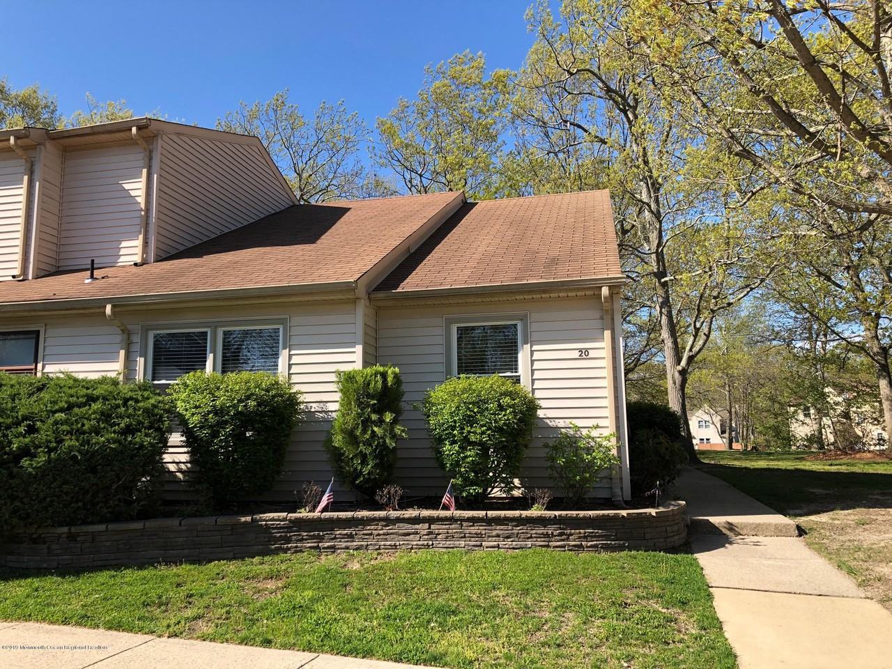 20 Pin Oak Ln