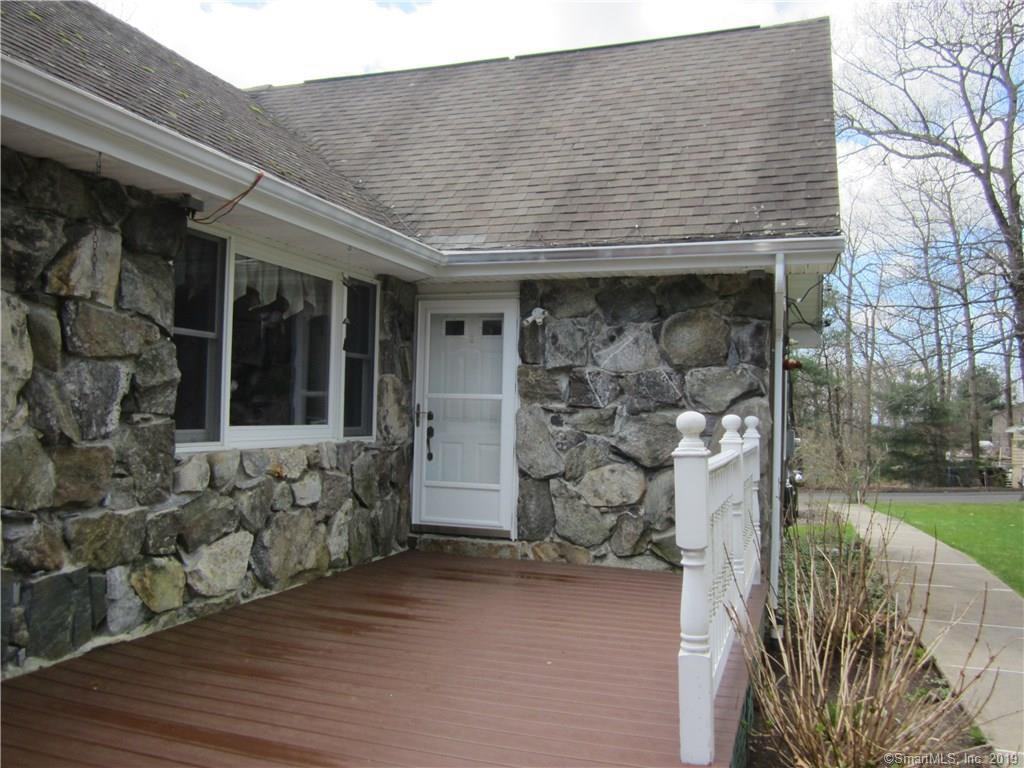 39 Eastland Dr - Photo 3 of 19