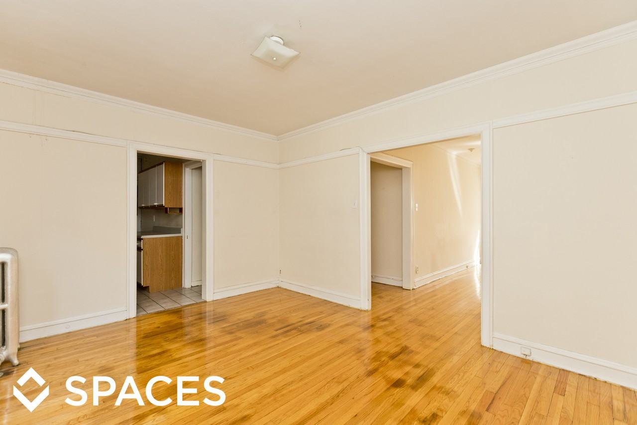 5212 N Damen Ave - Photo 3 of 8