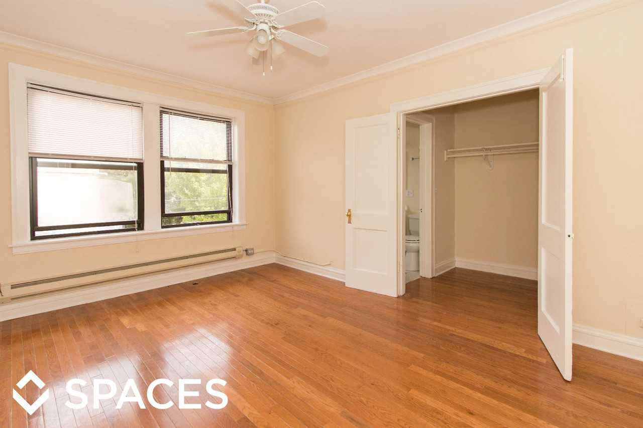 4546 N Damen Ave - Photo 3 of 29